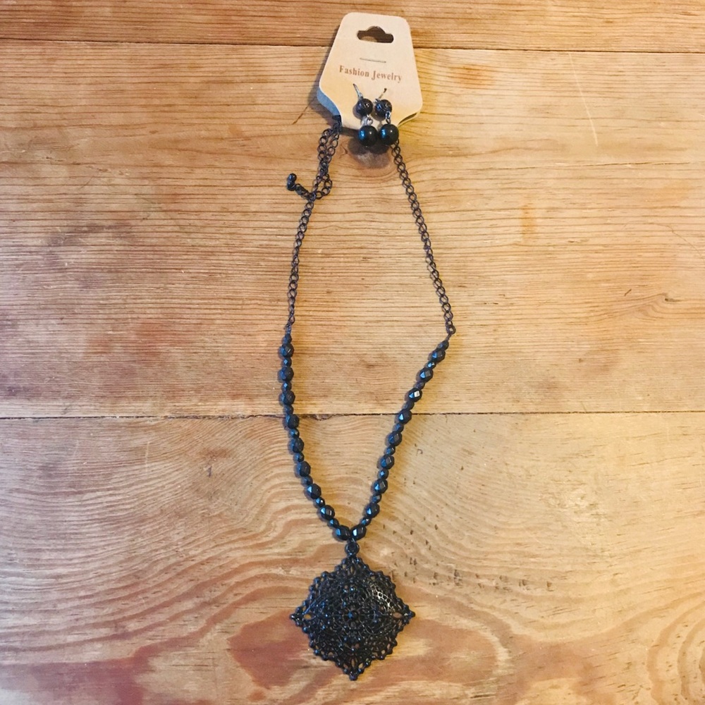 Elegant black beaded necklace